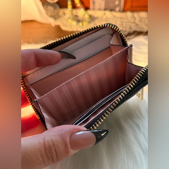 NEW‼️ VICTORIA'S SECRET Small Wallet with Zip - Picture 8 of 16